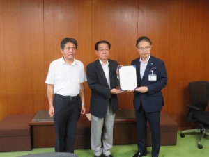 写真：公契約条例にかかる答申