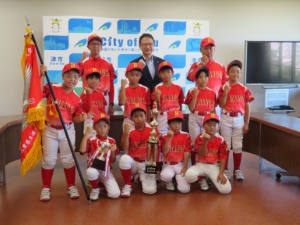 写真：ティーボール選手権大会 出場選手来訪