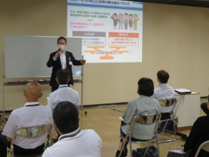 写真：令和4年度「新任担当主幹研修」講話