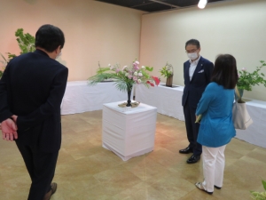 写真:津市民文化祭 諸流いけばな展