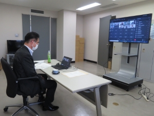 写真:行政評価オンライン会議