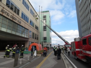 写真：津駅前防火防災訓練1