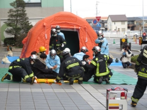 写真：津駅前防火防災訓練2