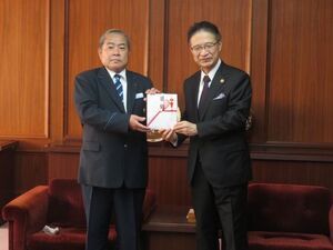 写真：あしなが・ちどりからの寄附贈呈式