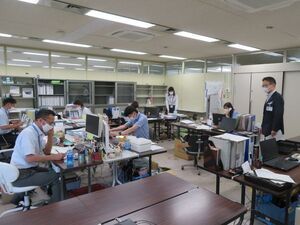 写真:新型コロナウイルスワクチン接種推進室 激励