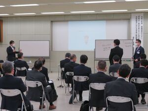 写真：部長級職員組織経営セミナー