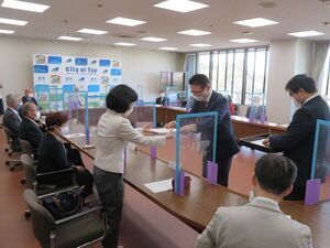 写真：市政相談員委嘱式1