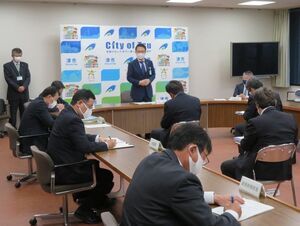 写真：新型コロナウイルス感染症対策本部会議