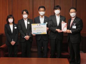 写真：明治安田生命保険相互会社からの寄附贈呈式