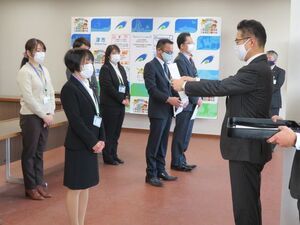 写真:新型コロナウイルスワクチン接種推進室職員辞令交付式 訓示、辞令交付(市役所本庁舎)