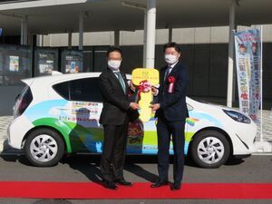 写真：国体協賛車両貸与式1