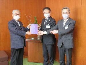 写真:萬葉集 植物の歌吟詠集 寄附贈呈式