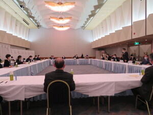 写真：赤羽一嘉国土交通大臣と観光関係者との意見交換会