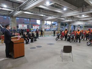 写真:年賀郵便元旦配達出発式1