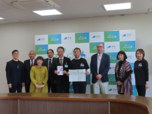 写真:津城復元の会 チャリティーイベント収益金等 寄附贈呈式