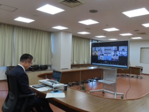 写真：社会保障審議会医療保険部会（オンライン出席）