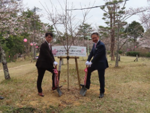 写真：津中央ライオンズクラブ桜植樹贈呈式1