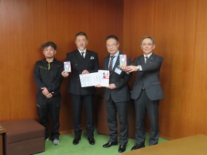 写真：株式会社TAKAMIからの寄附贈呈式