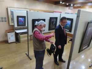 写真：川瀬寿男さん写真展 鑑賞