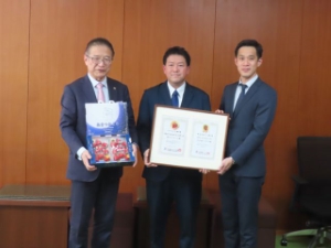 写真：「第3回全国いちご選手権」金賞 受賞報告