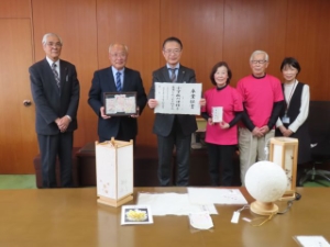 写真：ミツマタを活かした地域づくり協議会 来訪