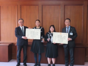 写真：第43回全国中学生人権作文コンテスト中央大会 受賞報告