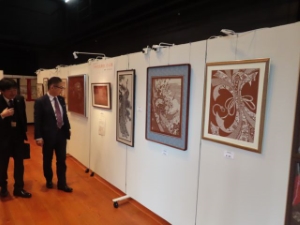 写真:社会福祉法人自由学苑福祉会 開設20周年記念 津市久居老人福祉センター発表会・作品展 鑑賞