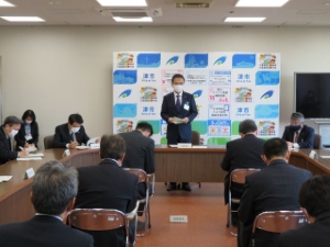 写真：新型コロナウイルス感染症対策本部会議