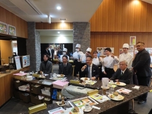 写真:榊原温泉湯の瀬「久居農林高校デー」 訪問