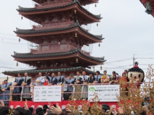 写真：津観音節分会 福豆まき2