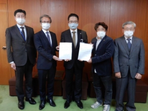 写真：津市私立幼稚園・認定こども園協会　津私立保育園協議会 来訪