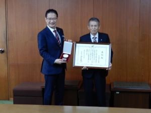 写真：三重県産業功労者表彰受章報告