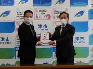 写真：緑化基金への寄附贈呈式