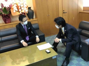 写真：田村憲久 厚生労働大臣 訪問2