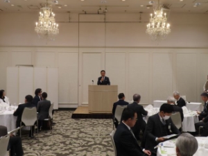 写真：丸之内倶楽部例会 講話の様子