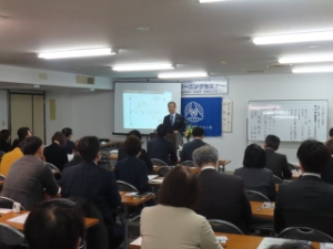 写真：経営者モーニングセミナー 講話の様子