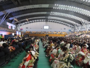 写真：令和7年津市二十歳のつどい 挨拶の様子2