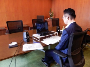写真：リモート会議