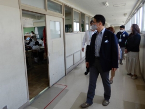 写真:西橋内中学校