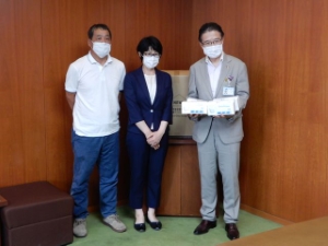 写真:株式会社ARTSからの寄附贈呈式