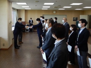 写真：新型コロナウイルス感染症特別定額給付金等推進室職員辞令交付式
