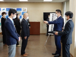 写真:新型コロナウイルス感染症特別定額給付金等推進室職員辞令交付式1