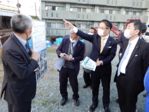 写真：佐々木紀 国土交通大臣政務官との現場視察2
