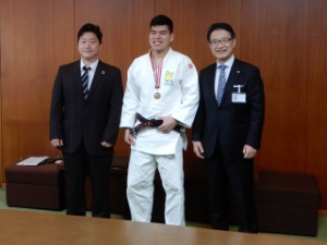 写真:全日本ID(知的障がい者)柔道選手権大会出場選手 優勝報告