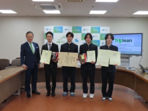 写真:全国高等専門学校プログラミングコンテスト受賞報告の様子