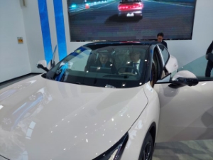 写真：北汽藍谷マグナ有限会社視察