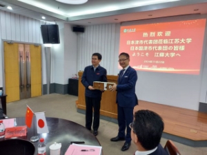 写真：リーホンボー党訪問の様子2