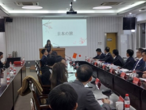 写真：江蘇大学友好訪日団員等との座談交流会の様子