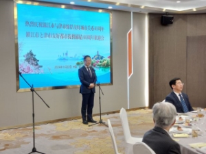 写真：鎮江市主催 歓迎夕食会の様子