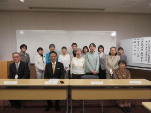 写真：点字絵本サークル 設立30周年記念式典の様子1